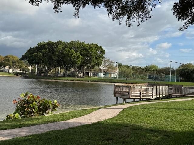 1883 Oak Berry Circle, Wellington, FL 33414