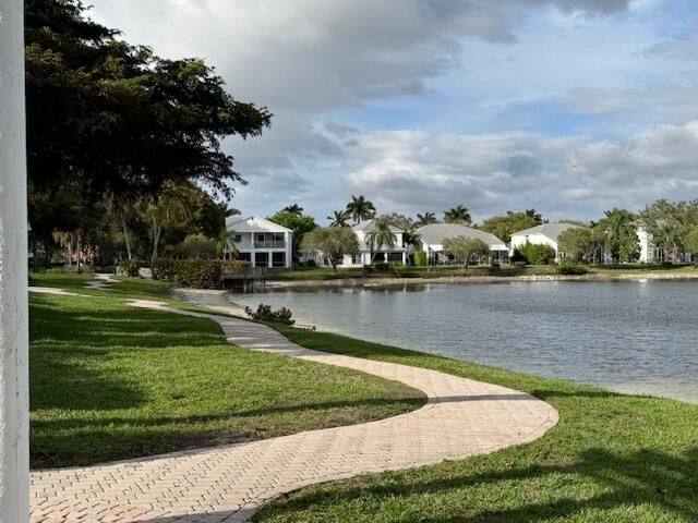 1883 Oak Berry Circle, Wellington, FL 33414