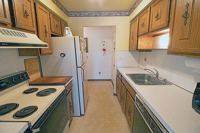 19701 Ridgemont Road, St Clair Shores, MI 48080
