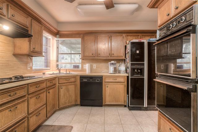 88 Wood Lodge Drive, Huntsville, TX 77320