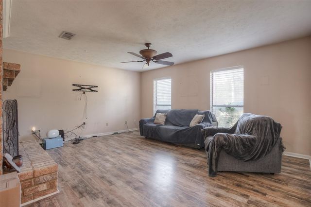 88 Wood Lodge Drive, Huntsville, TX 77320