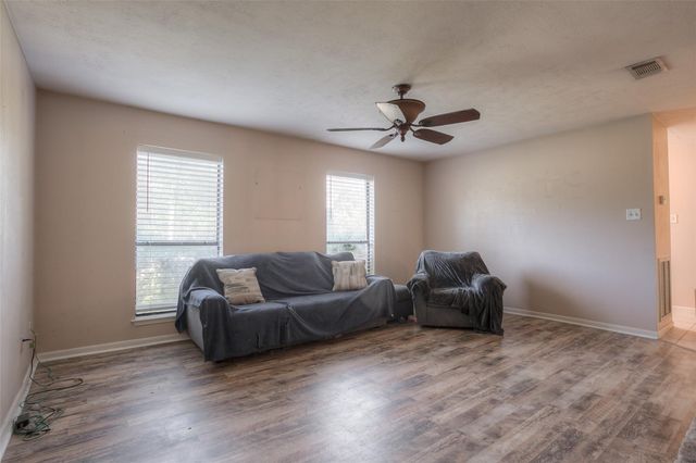 88 Wood Lodge Drive, Huntsville, TX 77320