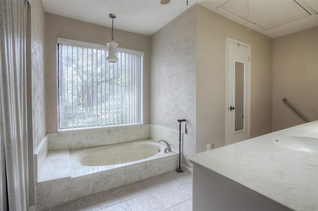 88 Wood Lodge Drive, Huntsville, TX 77320