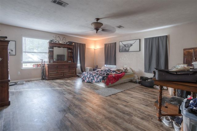 88 Wood Lodge Drive, Huntsville, TX 77320