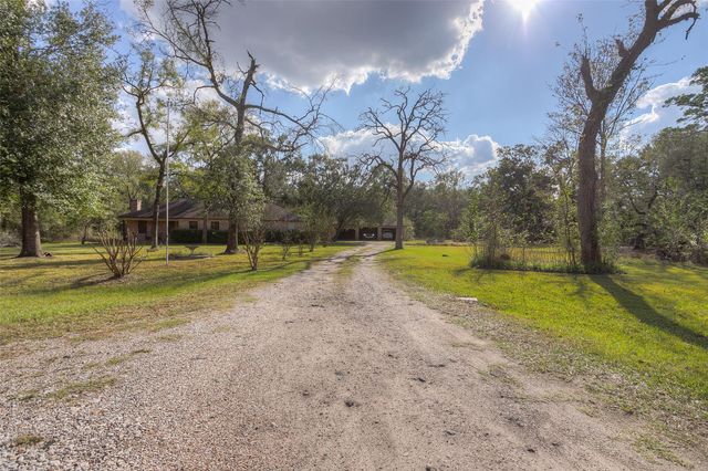 88 Wood Lodge Drive, Huntsville, TX 77320