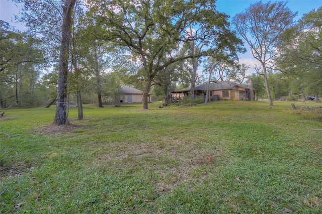 88 Wood Lodge Drive, Huntsville, TX 77320