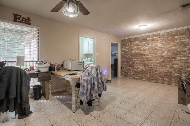 88 Wood Lodge Drive, Huntsville, TX 77320