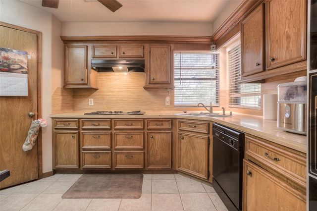 88 Wood Lodge Drive, Huntsville, TX 77320