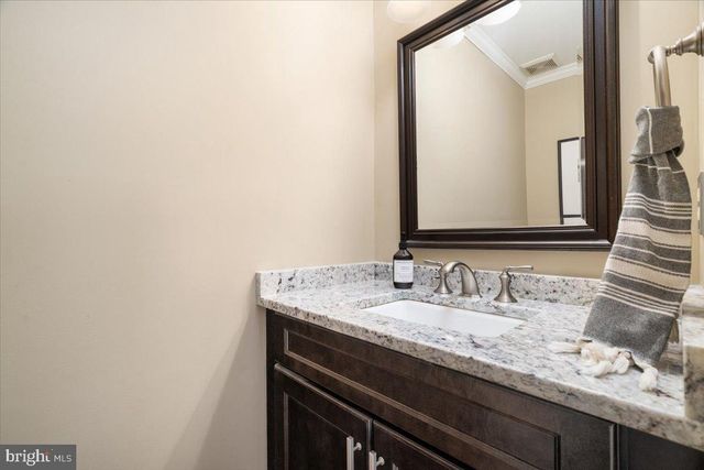 13452 LAKE SHORE DR, Herndon, VA 20171