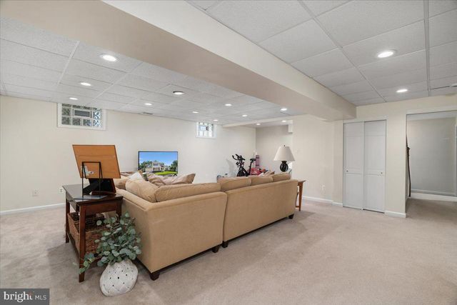 13452 LAKE SHORE DR, Herndon, VA 20171