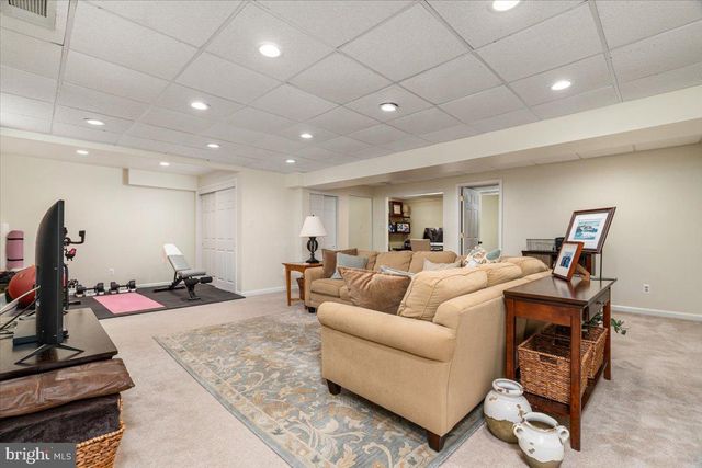13452 LAKE SHORE DR, Herndon, VA 20171