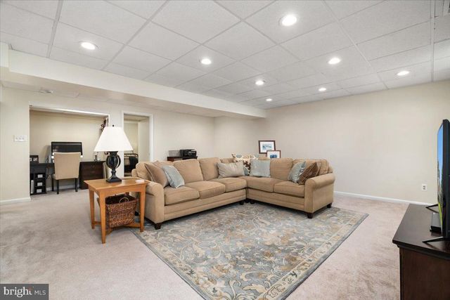 13452 LAKE SHORE DR, Herndon, VA 20171