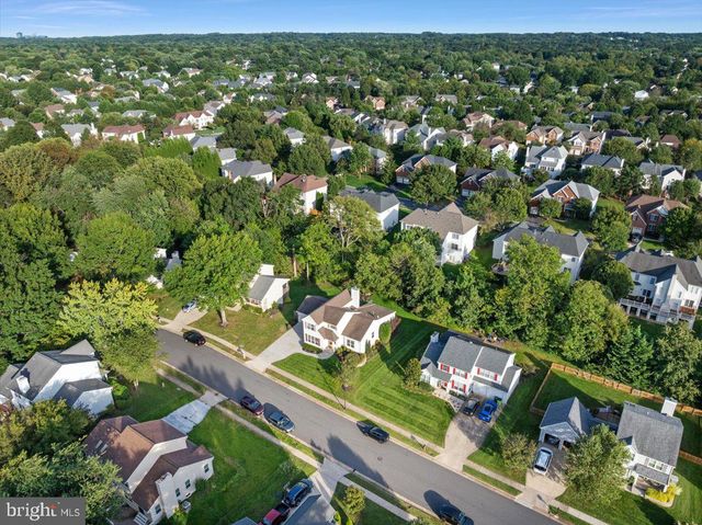 13452 LAKE SHORE DR, Herndon, VA 20171