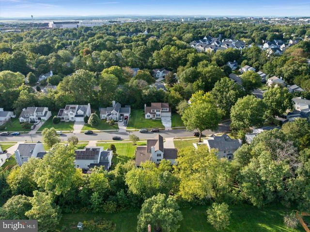 13452 LAKE SHORE DR, Herndon, VA 20171