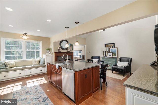 13452 LAKE SHORE DR, Herndon, VA 20171