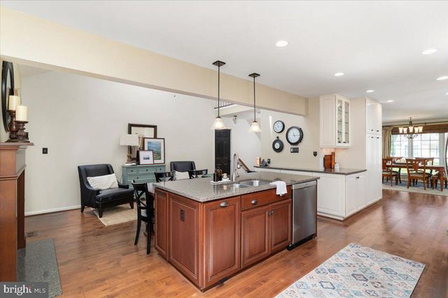13452 LAKE SHORE DR, Herndon, VA 20171