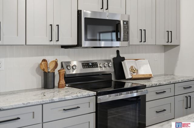 9132 Lucena Drive, Lincoln, NE 68520