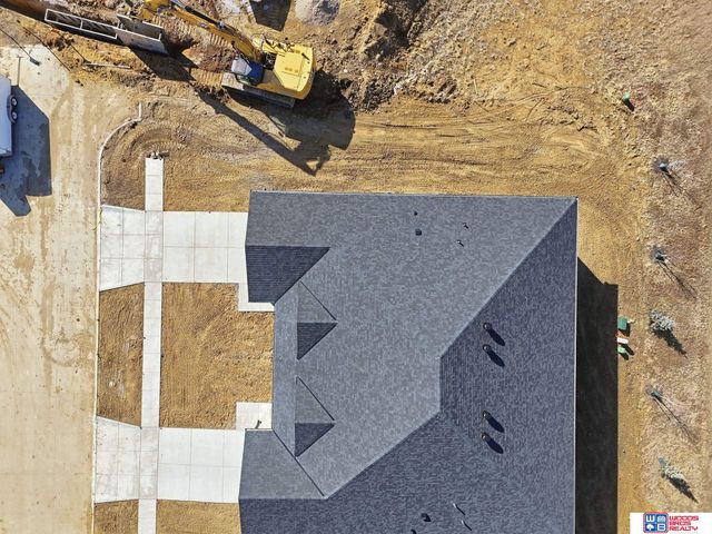 9132 Lucena Drive, Lincoln, NE 68520