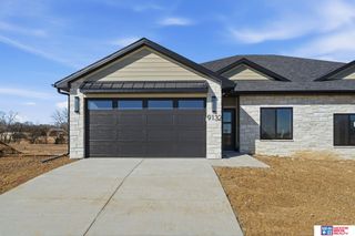 9132 Lucena Drive, Lincoln, NE 68520