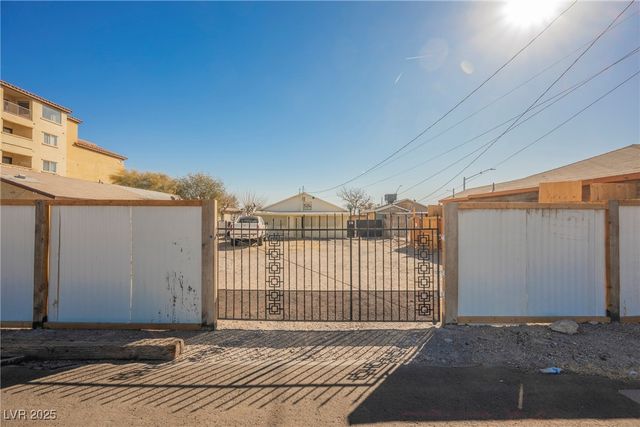 203 North 13th Street, Las Vegas, NV 89101