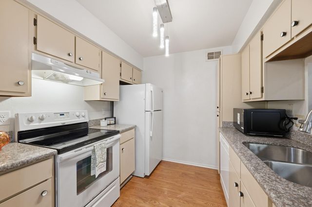18800 Egret Bay Boulevard 300, Webster, TX 77058