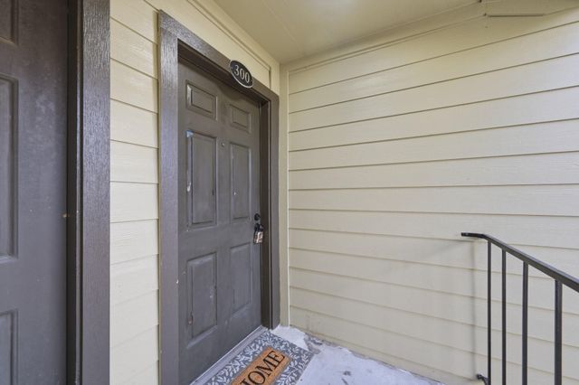 18800 Egret Bay Boulevard 300, Webster, TX 77058