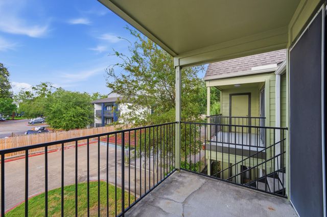 18800 Egret Bay Boulevard 300, Webster, TX 77058