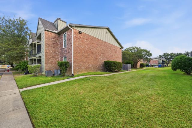 18800 Egret Bay Boulevard 300, Webster, TX 77058