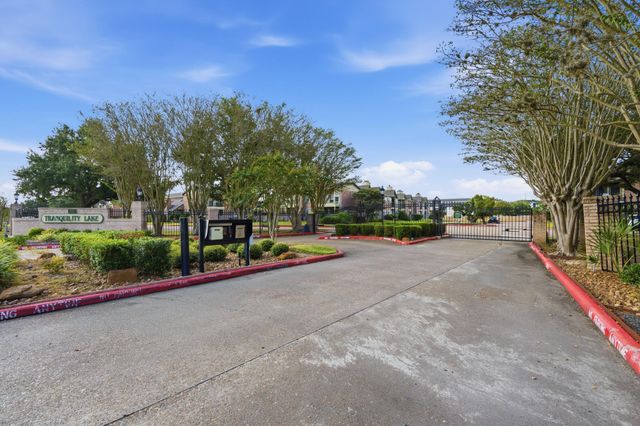 18800 Egret Bay Boulevard 300, Webster, TX 77058