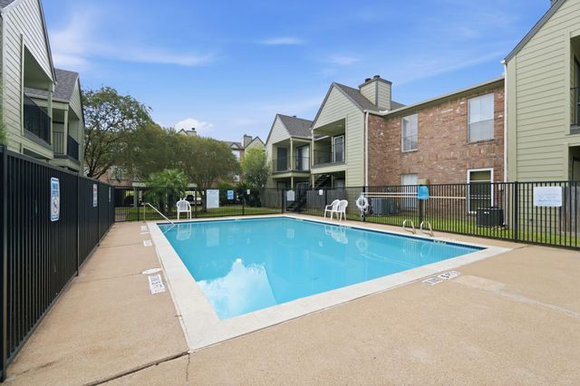 18800 Egret Bay Boulevard 300, Webster, TX 77058
