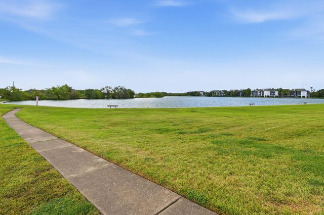 18800 Egret Bay Boulevard 300, Webster, TX 77058