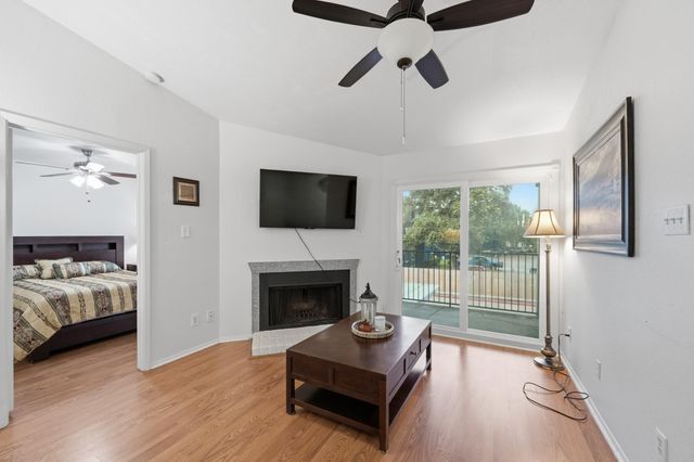18800 Egret Bay Boulevard 300, Webster, TX 77058