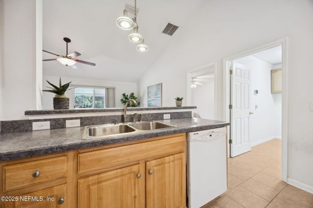 36 CURRANT Avenue, Middleburg, FL 32068