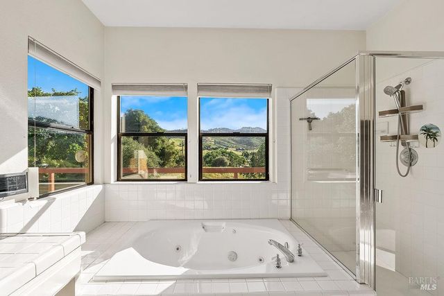 6271 Meadowstone Dr, Santa Rosa, CA 95409