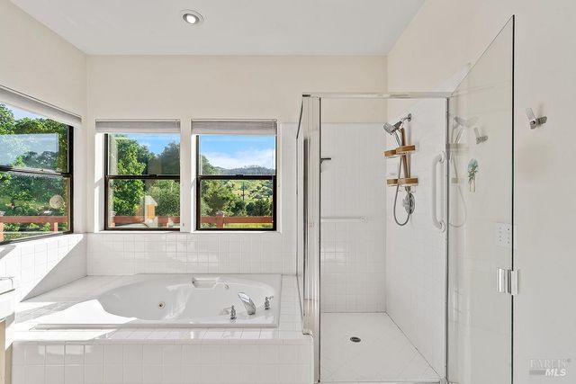 6271 Meadowstone Dr, Santa Rosa, CA 95409