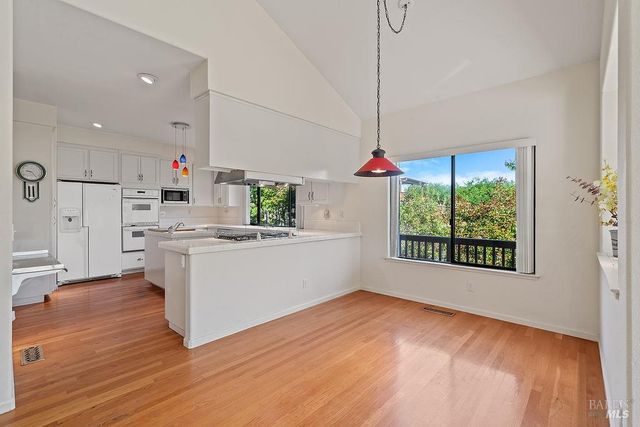 6271 Meadowstone Dr, Santa Rosa, CA 95409