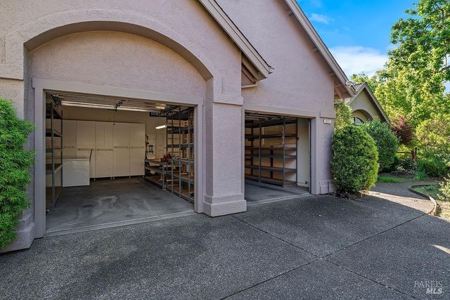 6271 Meadowstone Dr, Santa Rosa, CA 95409