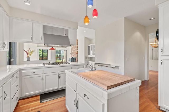 6271 Meadowstone Dr, Santa Rosa, CA 95409