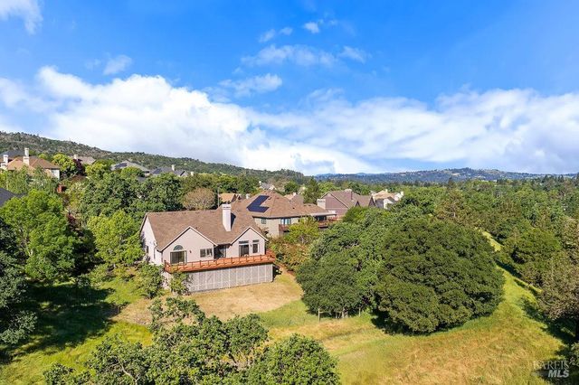 6271 Meadowstone Dr, Santa Rosa, CA 95409