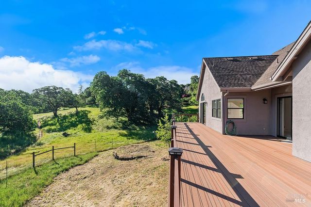6271 Meadowstone Dr, Santa Rosa, CA 95409
