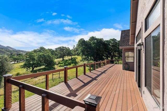 6271 Meadowstone Dr, Santa Rosa, CA 95409