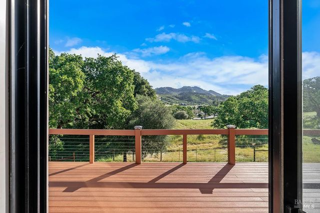 6271 Meadowstone Dr, Santa Rosa, CA 95409