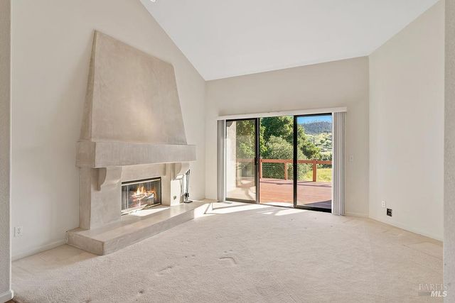 6271 Meadowstone Dr, Santa Rosa, CA 95409