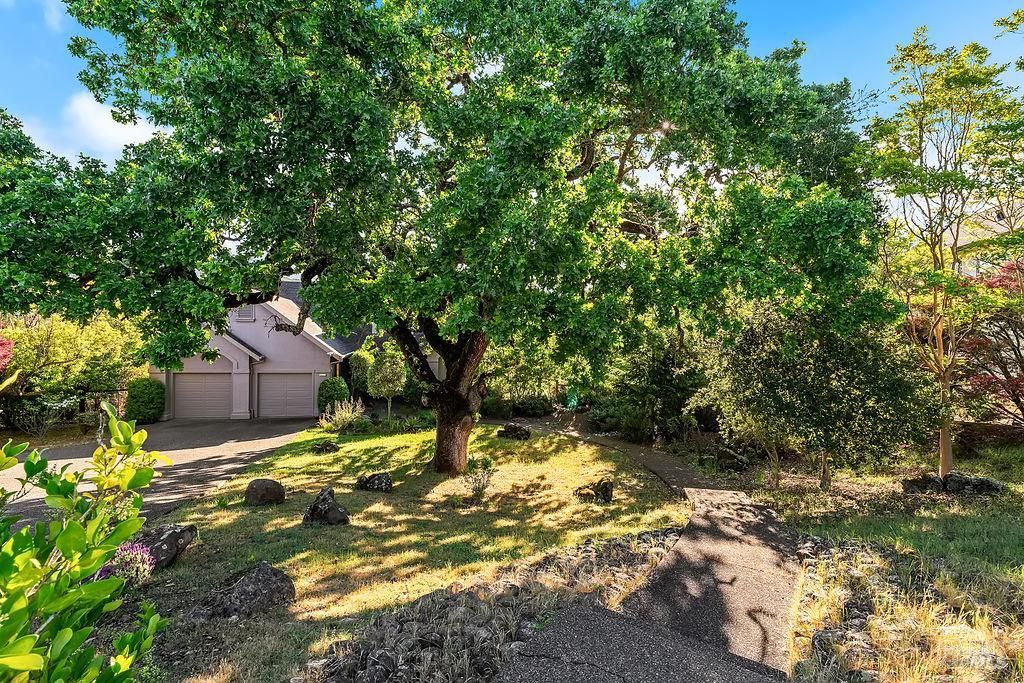 6271 Meadowstone Dr, Santa Rosa, CA 95409