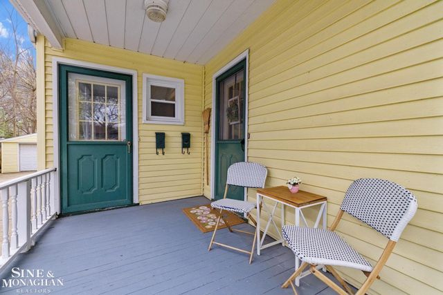 451 Saint Clair Avenue, Grosse Pointe, MI 48230
