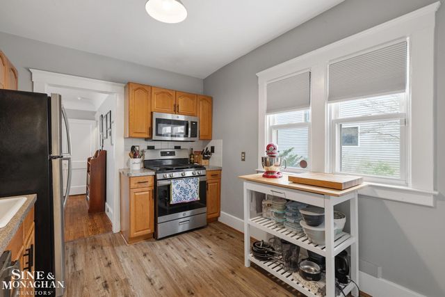 451 Saint Clair Avenue, Grosse Pointe, MI 48230
