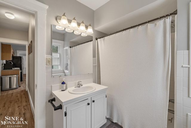 451 Saint Clair Avenue, Grosse Pointe, MI 48230