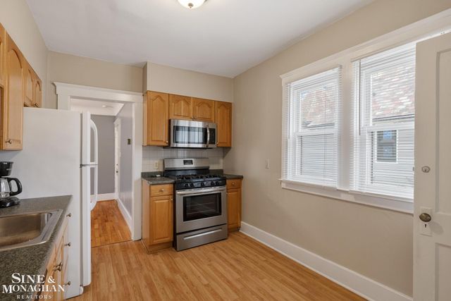 451 Saint Clair Avenue, Grosse Pointe, MI 48230