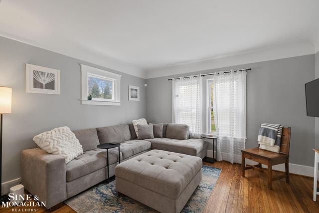 451 Saint Clair Avenue, Grosse Pointe, MI 48230