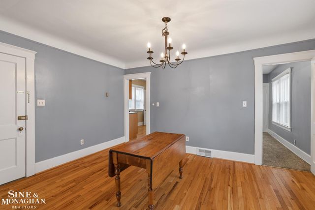 451 Saint Clair Avenue, Grosse Pointe, MI 48230